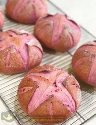 招全能師傅一名工資5500到6000，包吃包住，