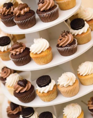 這么好看的蛋糕，當(dāng)然是讓手機(jī)先吃了