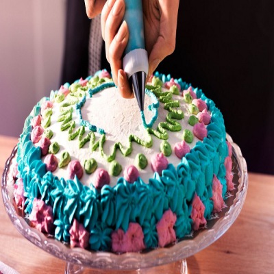 深圳地區(qū)有裱花師、面點(diǎn)師、廚師等工作招聘，機(jī)會(huì)很少，待遇超好，就等你！