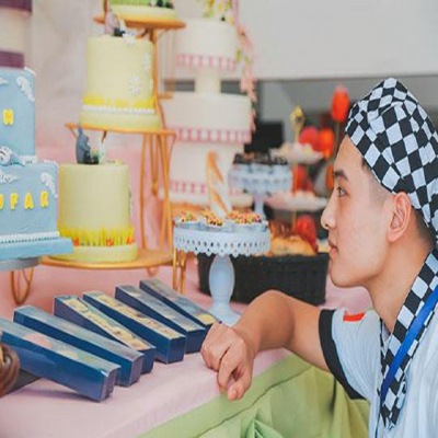 蛋糕師培訓(xùn)_男生學(xué)做蛋糕好嗎？有沒有前途？