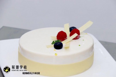 學(xué)西點蛋糕好找工作嗎？今天佛山展翅烘焙學(xué)校來告訴你！