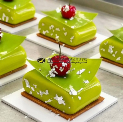 女生去西點(diǎn)師培訓(xùn)班學(xué)習(xí)好嗎？