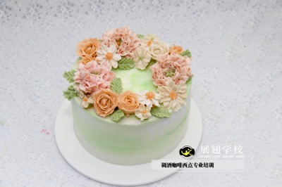 去蛋糕培訓(xùn)學(xué)校學(xué)習(xí)怎么樣？