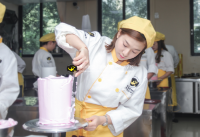 想做私房烘焙，去哪里學(xué)好？